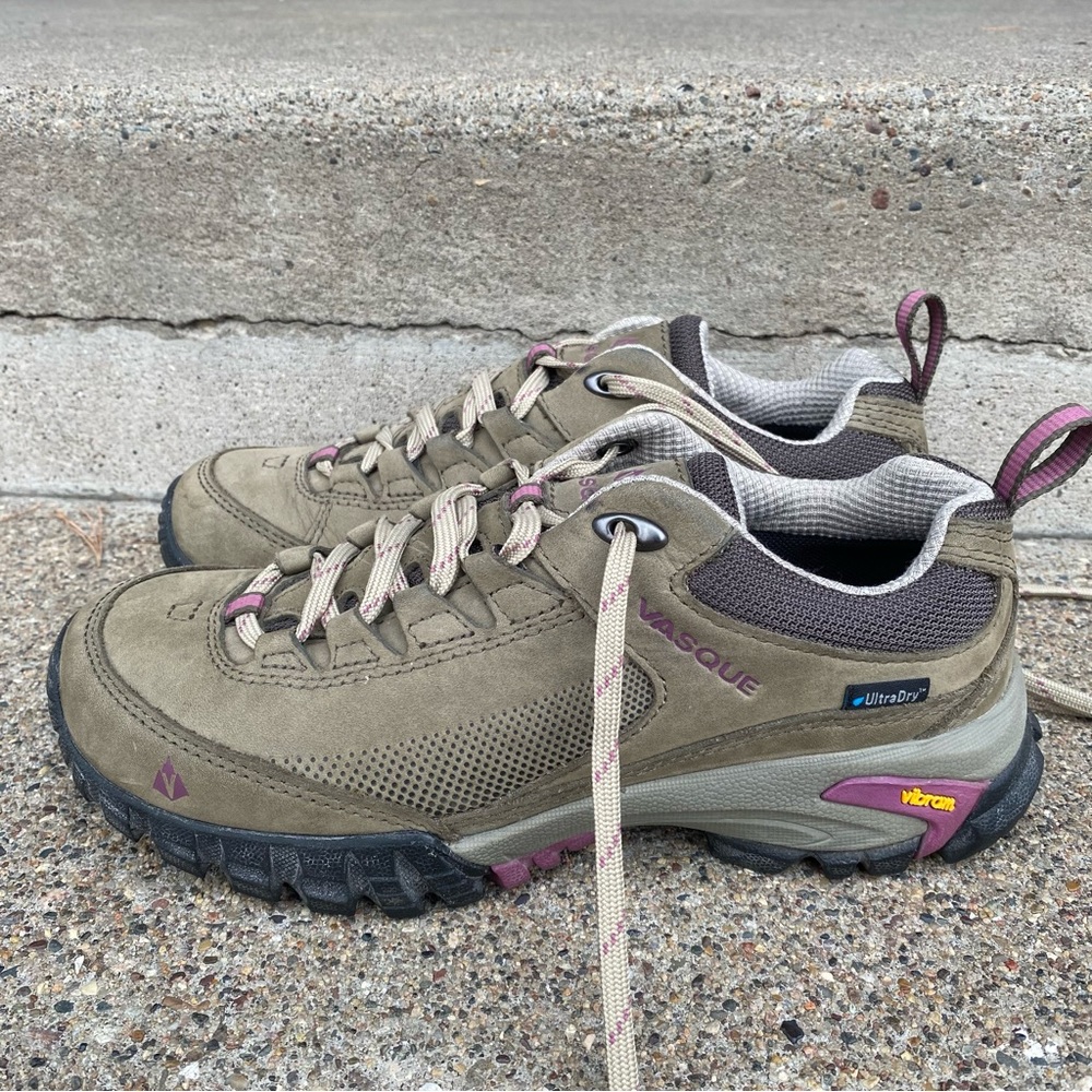 Vasque Talus Trek Low UltraDry Hiking Shoes Size 7.5